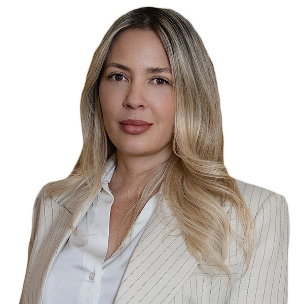 Luciana é branca, tem olhos castanhos