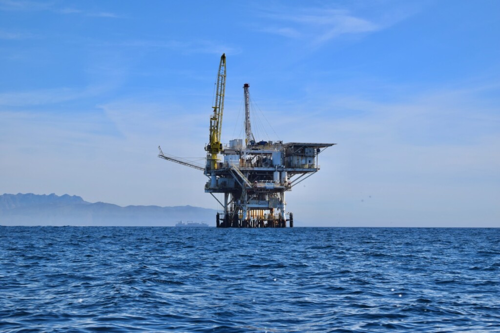 extração de petróleo no mar