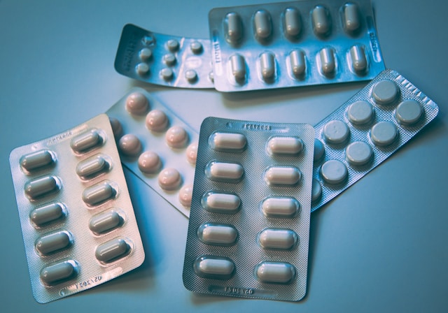 Justiça Federal suspende resolução que permitia prescrição de medicamentos por farmacêuticos