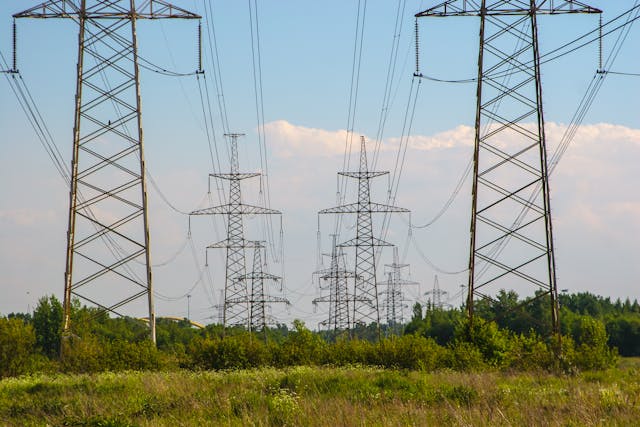 Postes de energia de alta tensão
